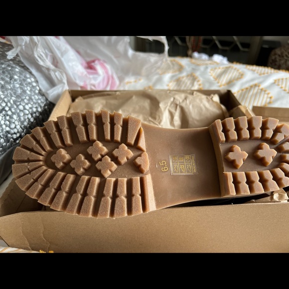 Nude women’s boots size 6.5 - Picture 2 of 7